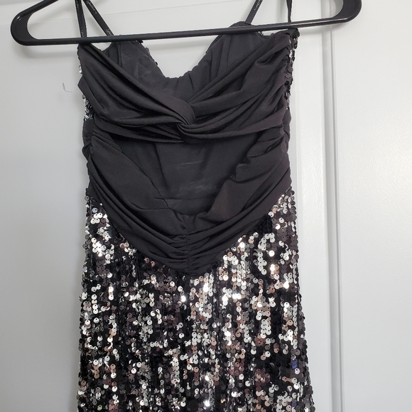 Strapless sequin gown - Picture 4 of 4